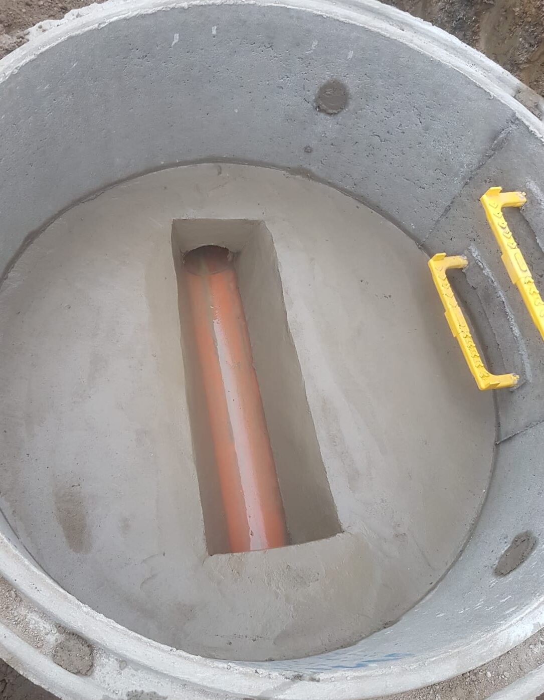 manhole mains foul and sewer connections